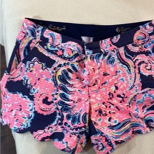 Lily Pulitzer size 6 shorts like new condition.